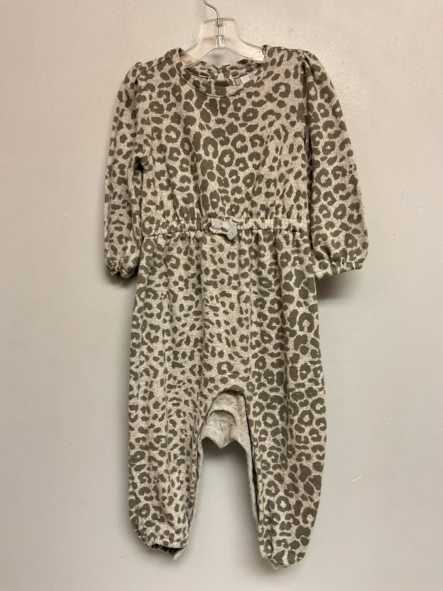 Gap Size 12M Gray Animal Print Cotton Infant Girls Jumpsuits & Coveralls